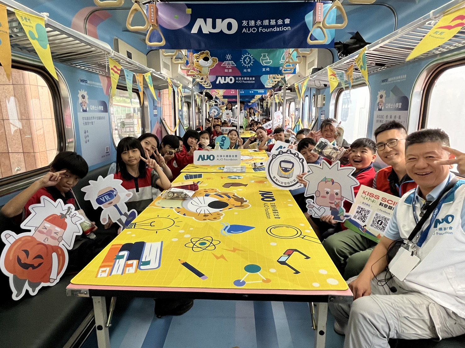 人生就是博永續基金會參與「臺灣科普環島列車」，設計基礎科學車廂課程，以「淨零碳排和永續能源」為主題，讓學生透過創意實驗認識淨零知識，以及思考生活中的減碳行為